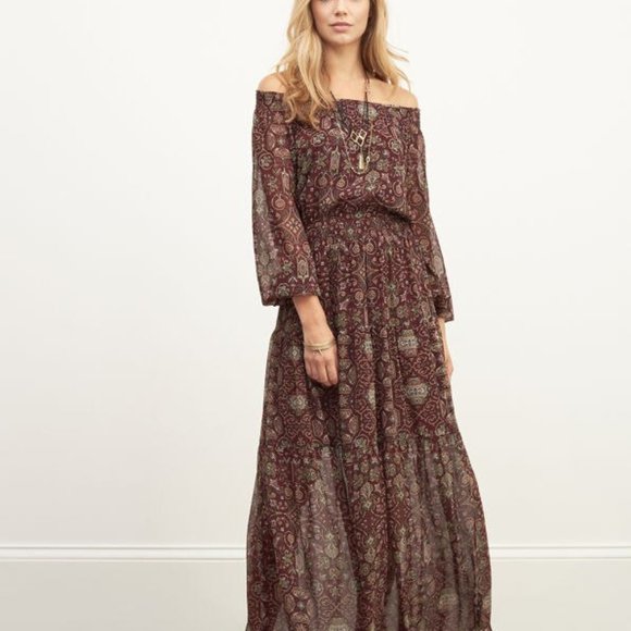 Abercrombie & Fitch Dresses & Skirts - Abercrombie Off the shoulder maxi dress